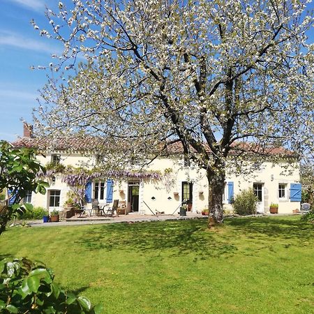 Montournais Papillons B&B - Beauty, Comfort And Peace 25 Mins From Puy Du Fou المظهر الخارجي الصورة